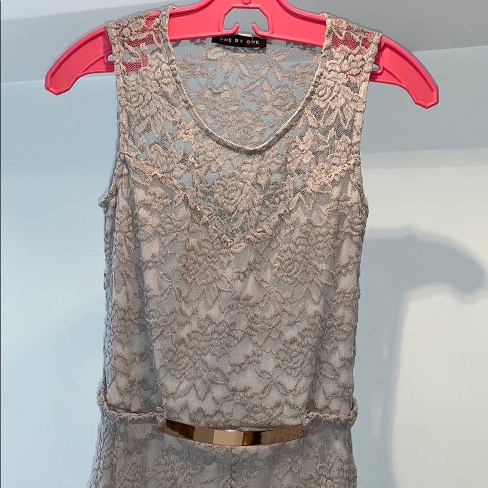 🏖Grey lace dress with metallic accent🏖